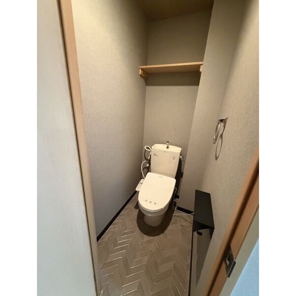 地下鉄東西線 西１８丁目駅 徒歩8分 4階建 築23年のトイレ写真