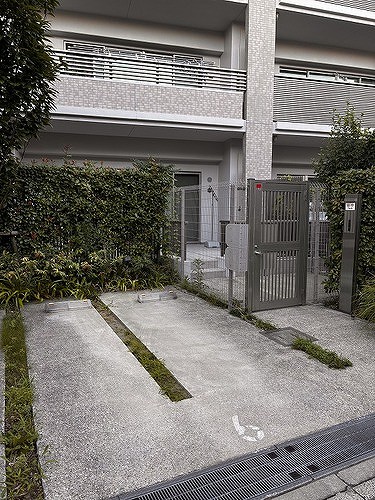駐車場　平置駐車場