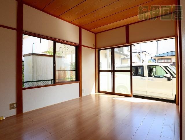 府川貸家の居間写真
