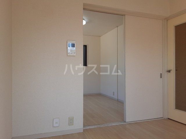 バーデンハイムマサキの居間写真