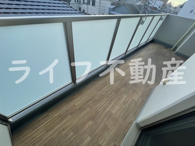 バルコニー　外からの目が気にならないバルコニーで洗濯物が干せます