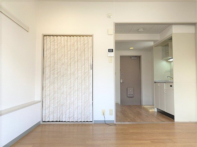居室・リビング　参考写真。左右反転タイプ