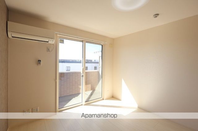 岡山市中区 3階建 築11年の居間写真