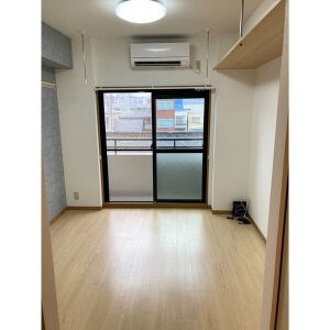 地下鉄東山線 千種駅 徒歩10分 6階建 築28年の居間写真