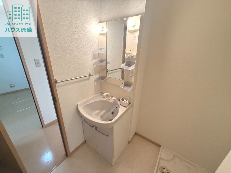 ロイヤルガーデン貝津A棟の内装写真