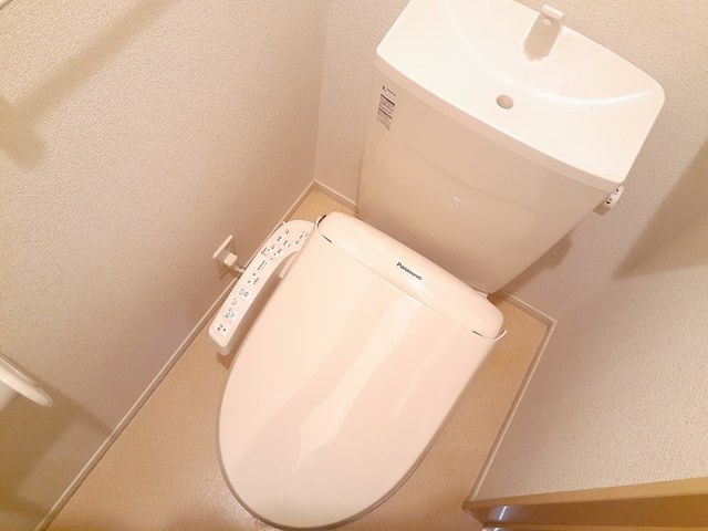 トイレ　温水洗浄便座付き♪