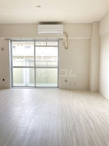 北茅ヶ崎アパートメント7号棟の居間写真