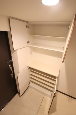 収納　シューズボックス