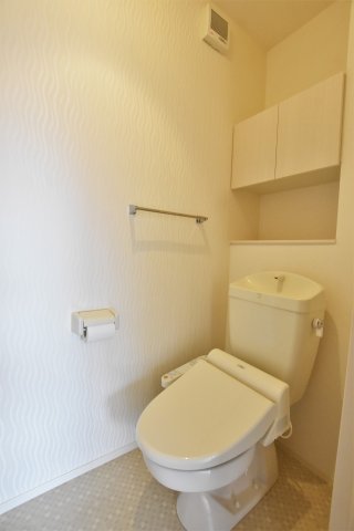 トイレ　別号室の写真です。ご参考までに