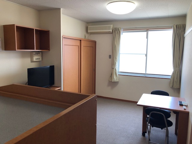 居室・リビング　１Fはフローリング、２Fはカーペット敷き