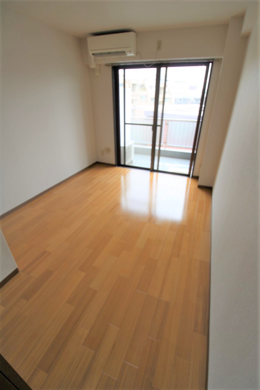 居室・リビング　※同物件、別部屋になります。