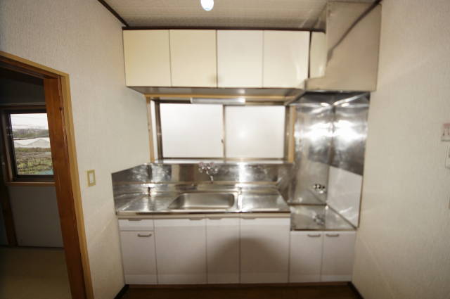 キッチン　キッチンの換気窓◎水廻りの導線が近く楽◎