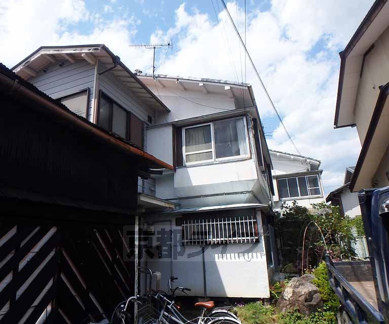 京都市左京区田中春菜町のアパートの建物外観