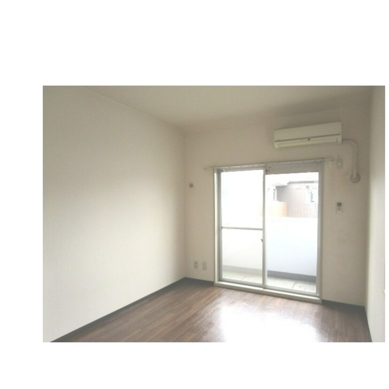 居室・リビング　窓からの光がいい感じでし。