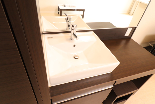 洗面設備　オシャレな独立洗面台