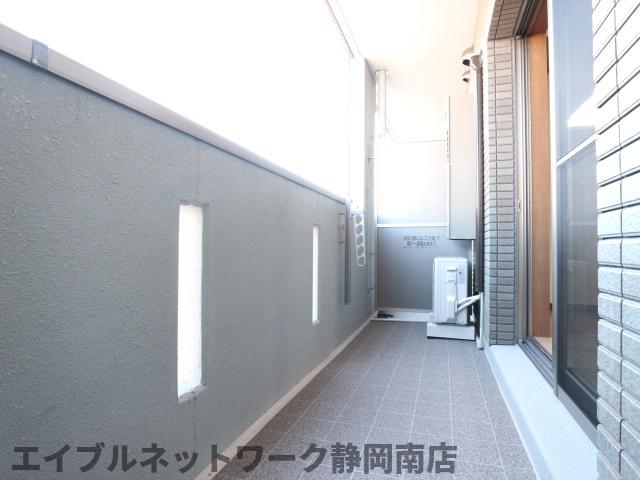 バルコニー　お洗濯にも便利なバルコニー付き