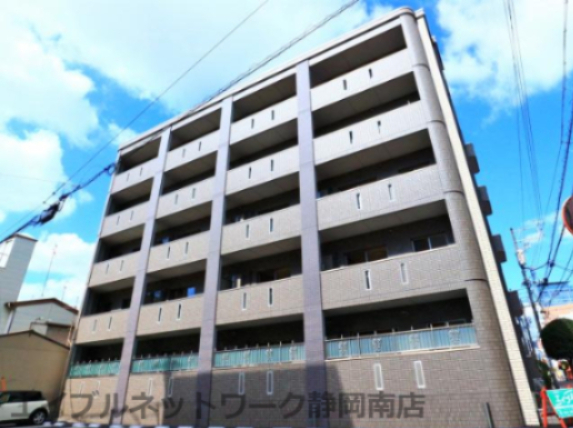 建物外観　落ち着いた雰囲気の外観です