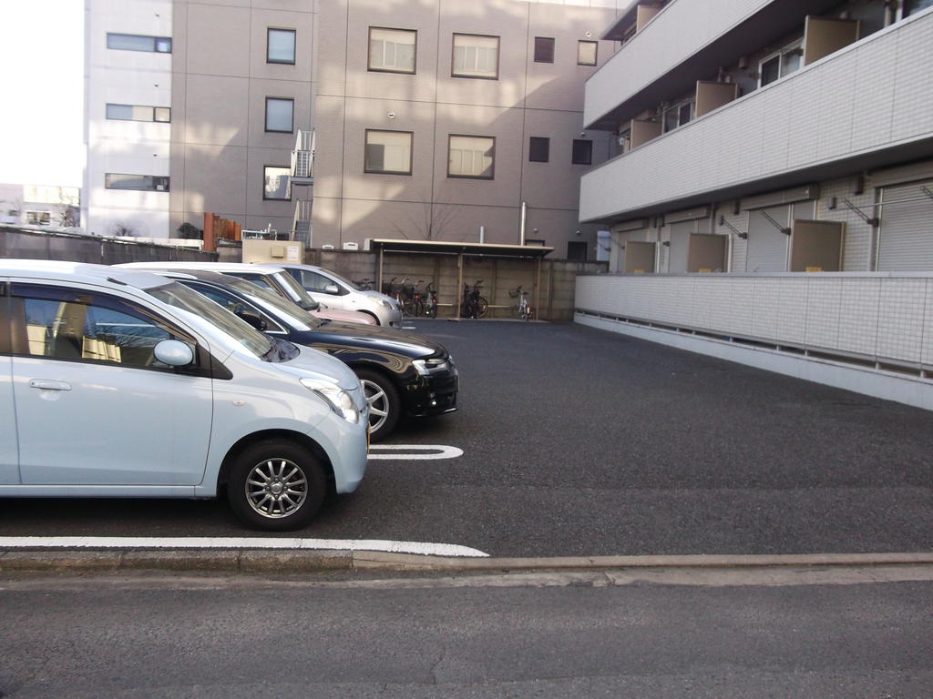 【前橋市古市町のアパートの駐車場】