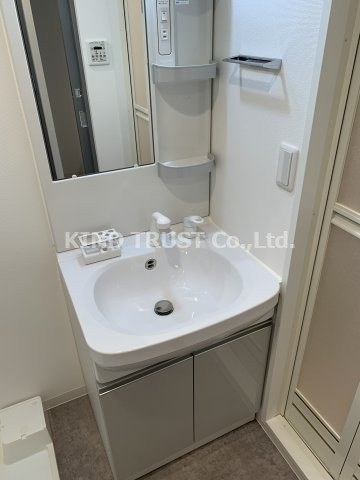 洗面設備　スペースが確保できる洗面所です