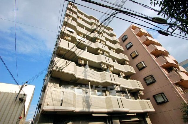 大阪市淀川区野中北のマンションの建物外観