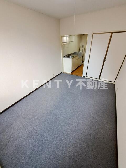 その他部屋・スペース　開放的な寝室です