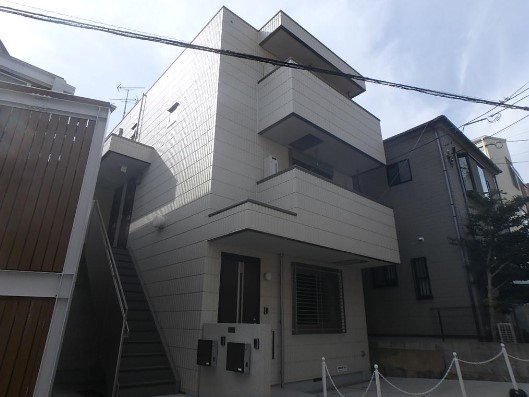 神戸市灘区曾和町のマンションの建物外観