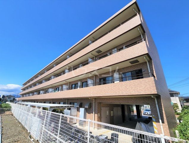 平塚市田村のマンションの建物外観