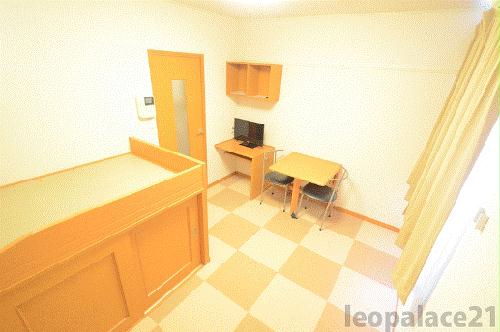 居室・リビング　備品や設備仕様は号室等により異なります現地をご確認下さい。