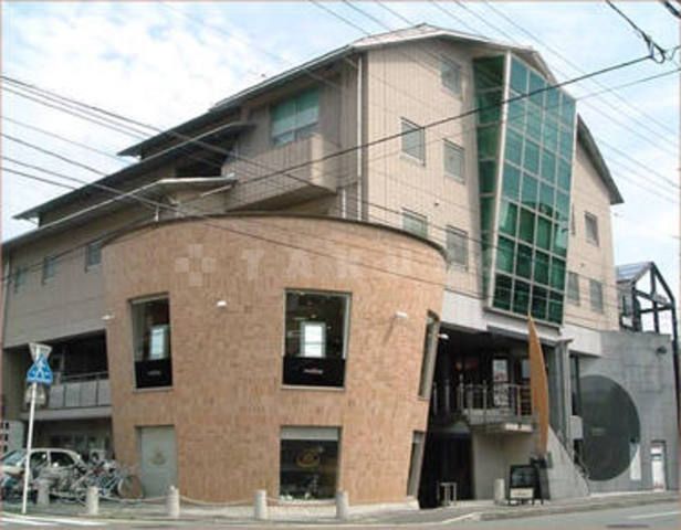 京都市北区上賀茂岩ケ垣内町のマンションの建物外観