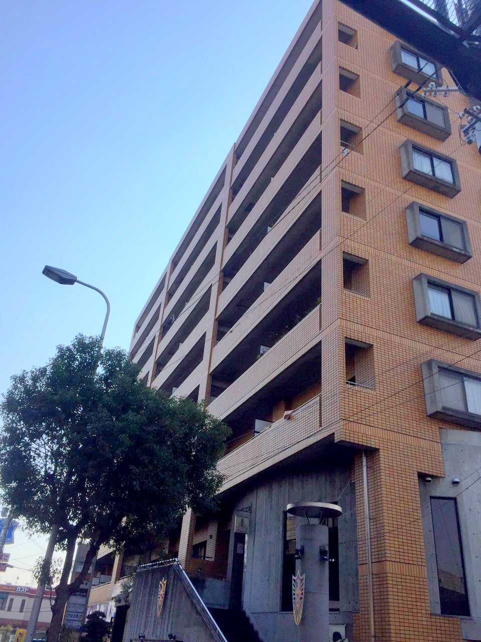 大阪市平野区長吉長原のマンションの建物外観