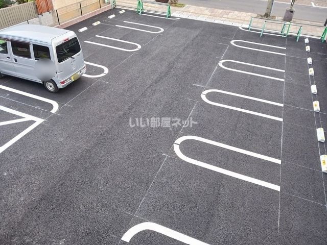 【水戸市本町のアパートの駐車場】