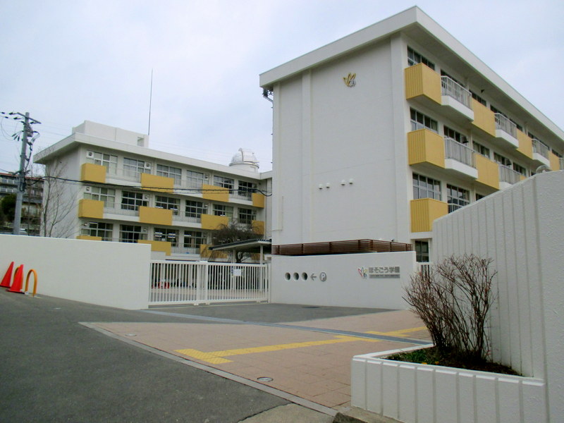 【池田市木部町のマンションの小学校】