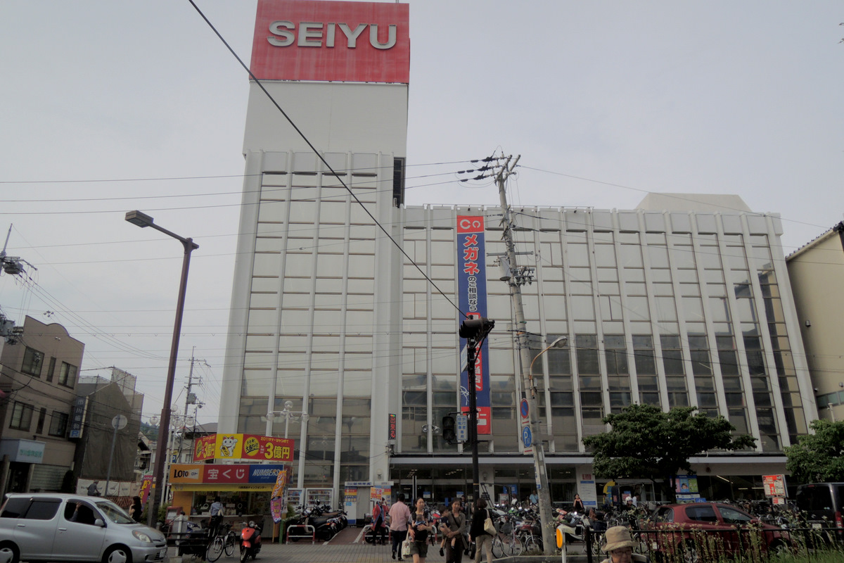 【池田市木部町のマンションのスーパー】