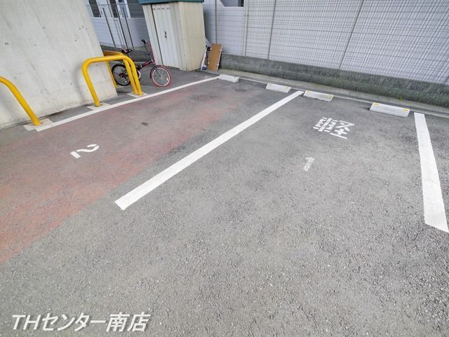 【横浜市青葉区荏田町のマンションの駐車場】