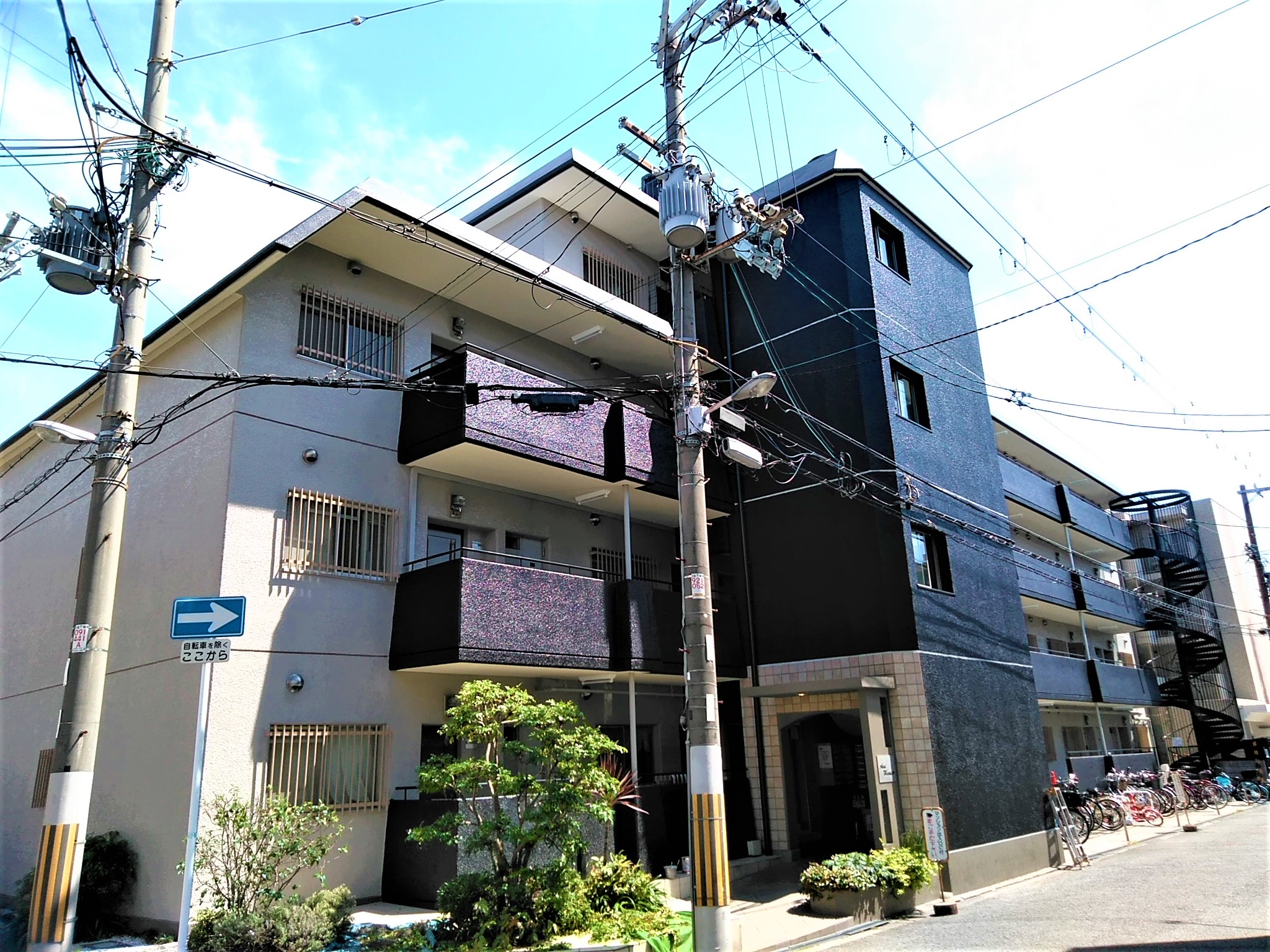 浅井マンションの建物外観