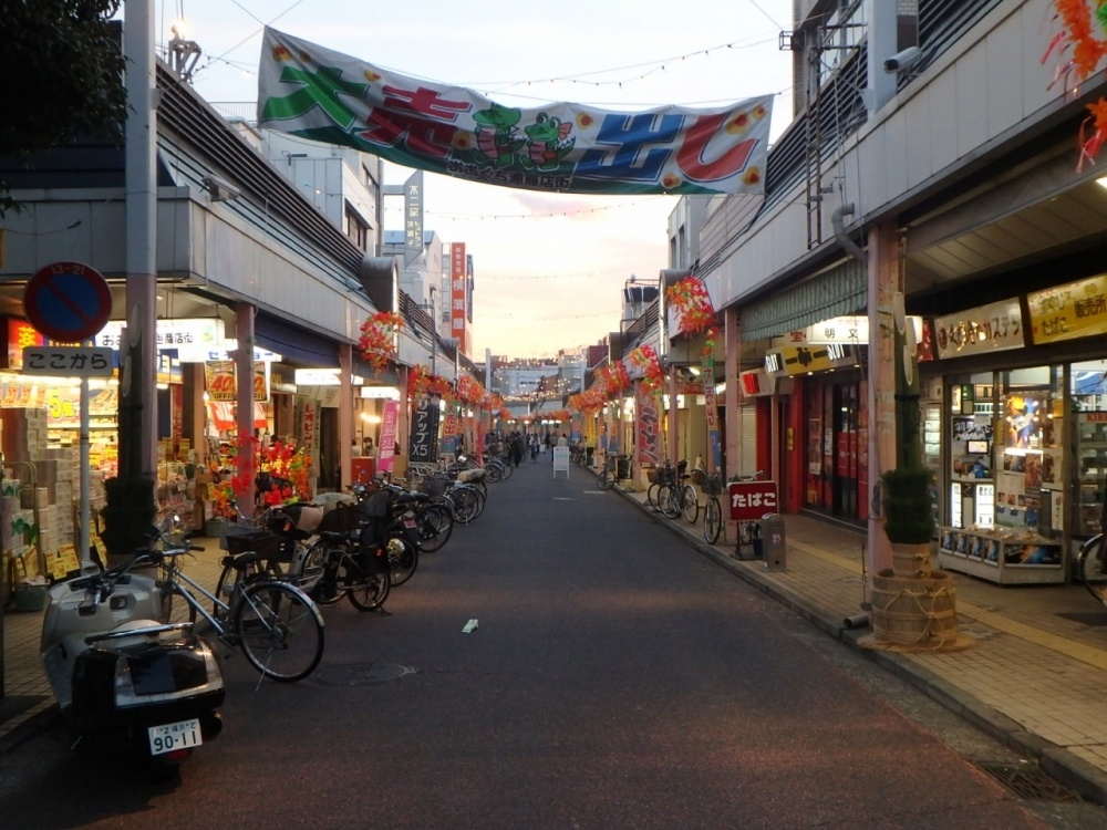 【横浜市神奈川区大口通のマンションのショッピングセンター】