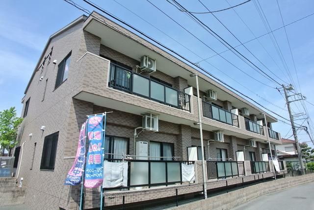 あきる野市雨間のマンションの建物外観