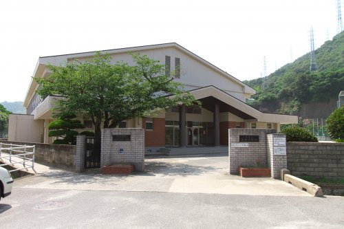 中学校　呉市立横路中学校（中学校）まで1075m