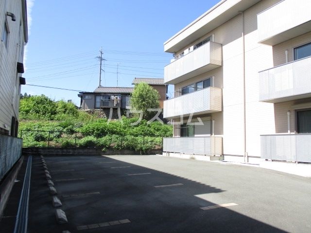 【浜松市天竜区二俣町鹿島のマンションの駐車場】