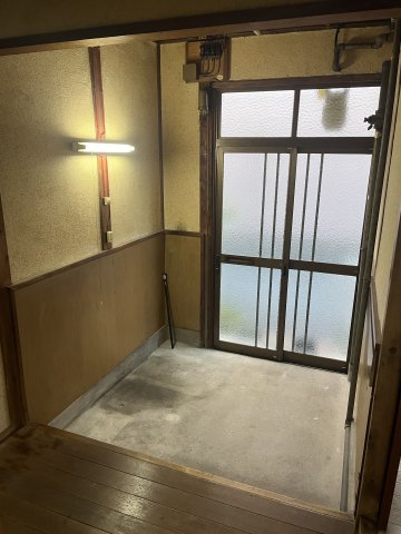 奥野貸家の玄関写真