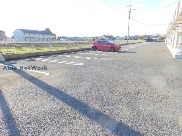 【古河市下大野のアパートの駐車場】