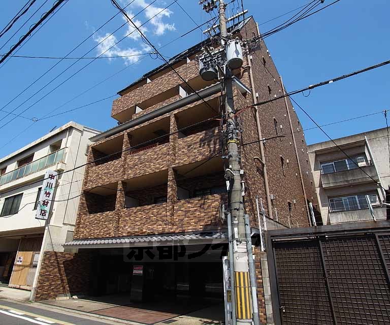 【アスヴェル京都市役所前IIIの建物外観】