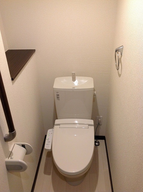 その他　温水便座付きトイレ