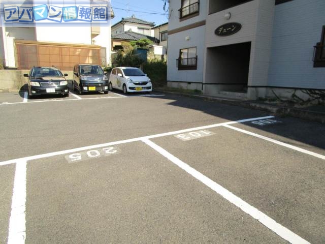 【新潟市西区真砂のアパートの駐車場】