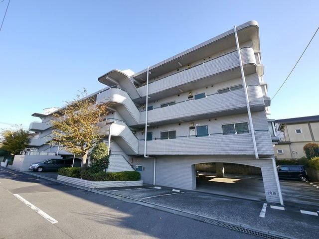 狭山市狭山台のマンションの建物外観