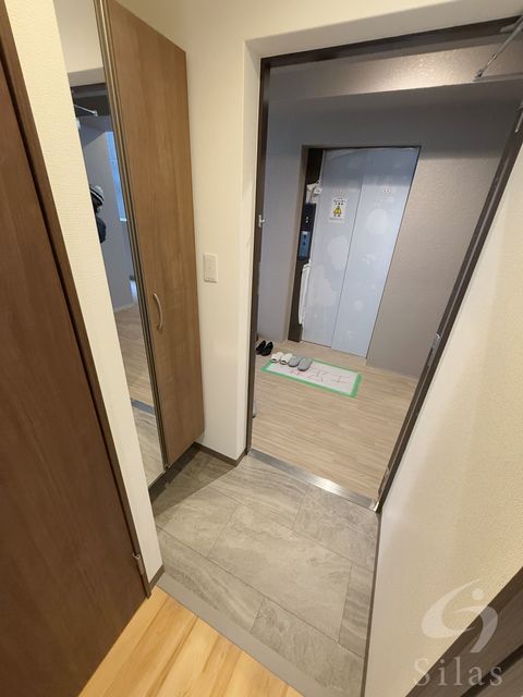 【FREEDOM residence堺深井沢町の玄関】