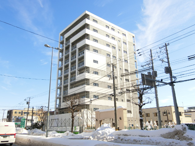 札幌市白石区菊水九条のマンションの建物外観