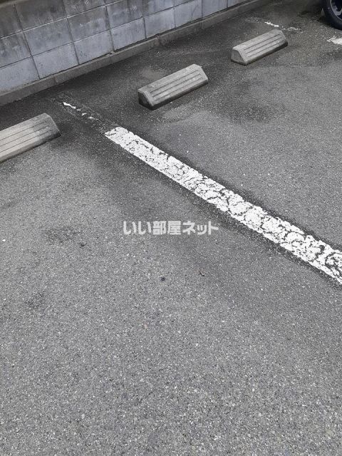 【ソレジオ若草(借上)の駐車場】