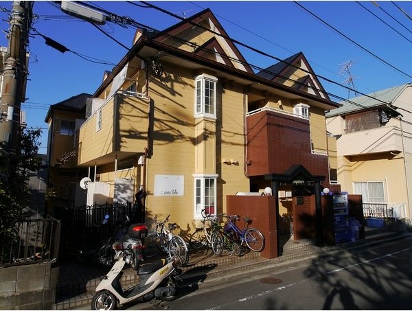 藤沢市花の木のアパートの建物外観