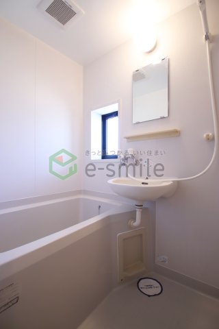 バス・シャワールーム　落ち着いた空間のお風呂です